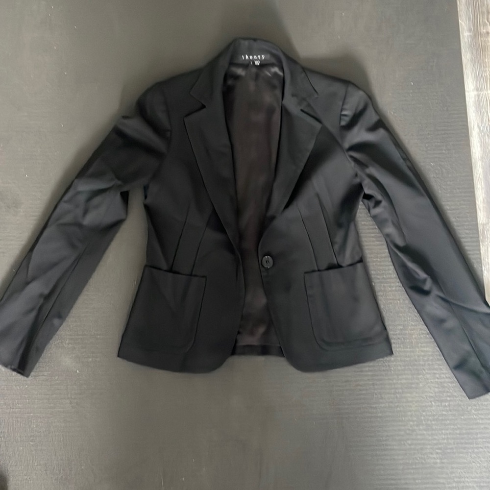 Theroy jacket size 4, black